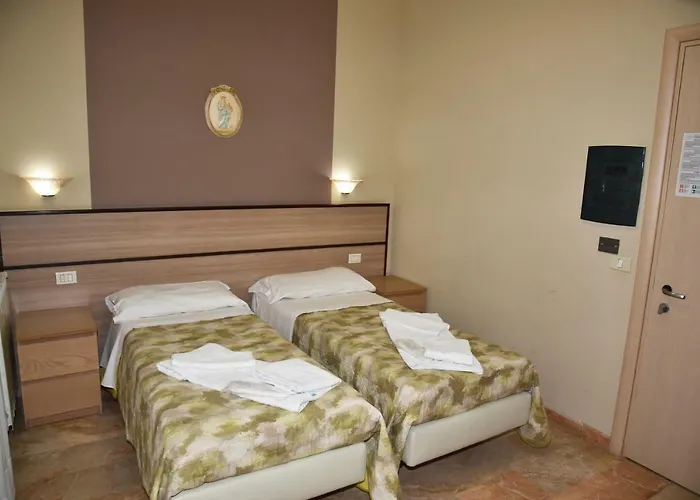 Otel Nelton 3*